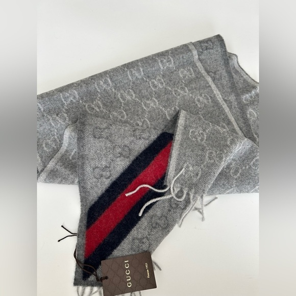 New With Tags Gucci Nikky Wool Alpaca Monogram Web light Gray Scarf Shawl Fringe - Picture 8 of 12